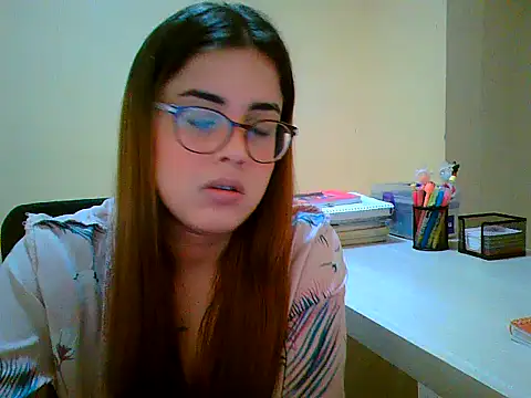 Snapshot of maliamiller chatting on 10/10/25, 07:51 maliamiller online show from 10/10/25, 07:51