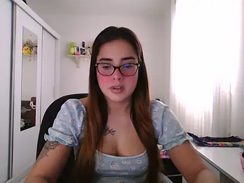 Snapshot of maliamiller chatting on 06/12/26, 12:15 maliamiller online show from 06/12/26, 12:15
