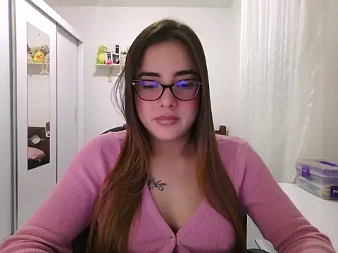 Snapshot of maliamiller chatting on 07/14/26, 02:05 maliamiller online show from 07/14/26, 02:05