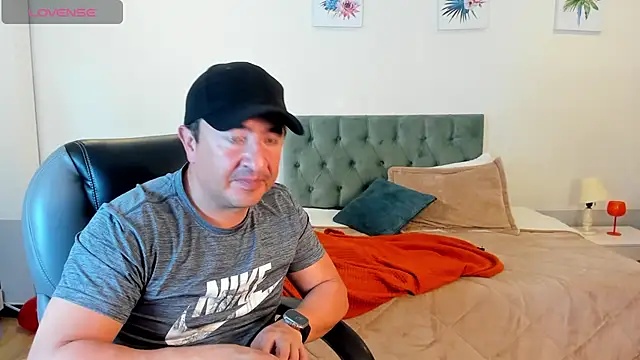 Snapshot of Sam_and_molly_ chatting on 02/01/25, 07:55 Sam and molly online show from 02/01/25, 07:55