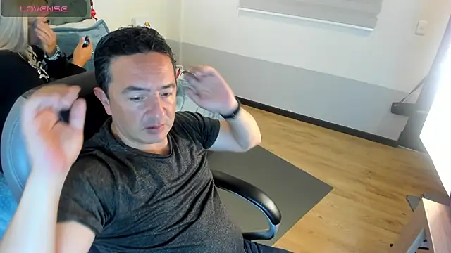 Snapshot of Sam_and_molly_ chatting on 02/14/25, 07:44 Sam and molly online show from 02/14/25, 07:44