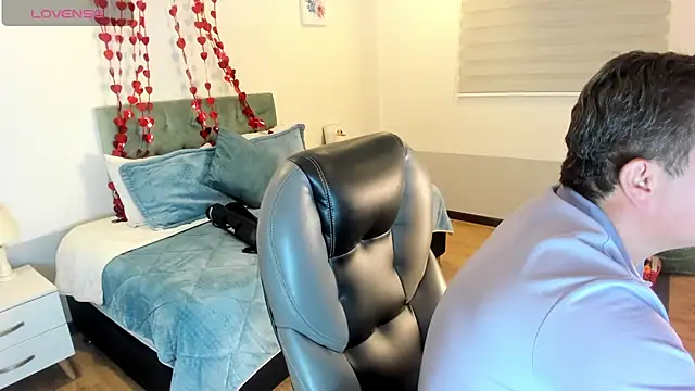 Snapshot of Sam_and_molly_ chatting on 02/19/25, 07:16 Sam and molly online show from 02/19/25, 07:16