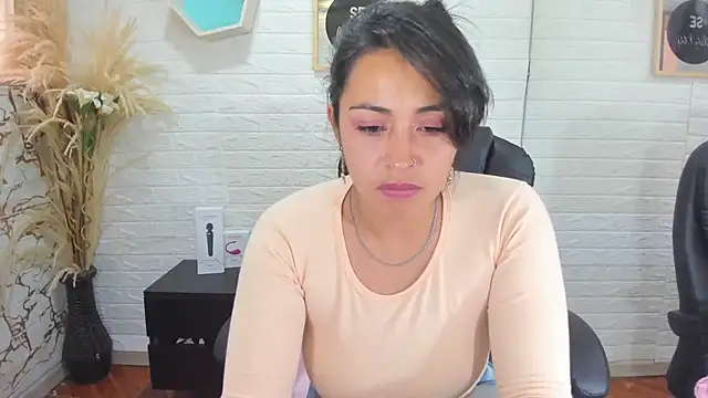 Snapshot of Aisha_09 chatting on 02/21/25, 06:37 Aisha 09 online show from 02/21/25, 06:37