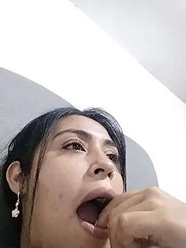 Aisha 09 online show from 05/14/26, 04:36
