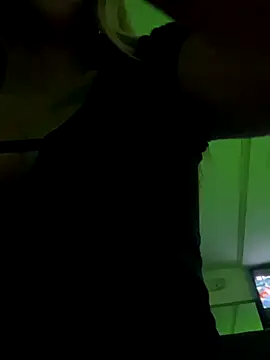 Snapshot of doll_celeste20 chatting on 11/10/25, 05:39 doll celeste20 online show from 11/10/25, 05:39