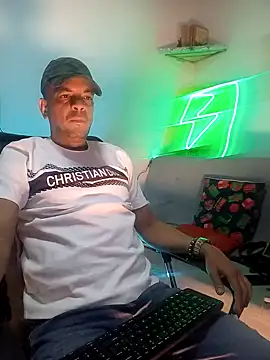 Snapshot of latinmartin73 chatting on 01/20/25, 01:18 latinmartin73 online show from 01/20/25, 01:18