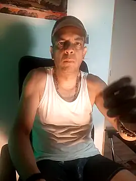 Snapshot of latinmartin73 chatting on 01/21/25, 12:15 latinmartin73 online show from 01/21/25, 12:15