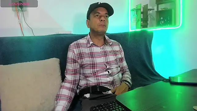 Snapshot of latinmartin73 chatting on 01/28/25, 11:28 latinmartin73 online show from 01/28/25, 11:28