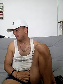 Snapshot of latinmartin73 chatting on 02/14/25, 02:39 latinmartin73 online show from 02/14/25, 02:39