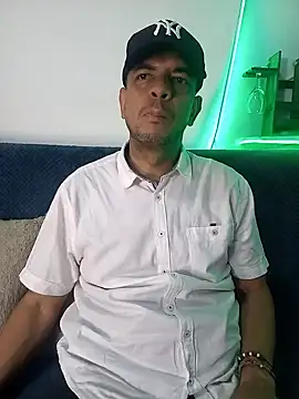 Snapshot of latinmartin73 chatting on 02/27/25, 01:16 latinmartin73 online show from 02/27/25, 01:16