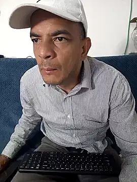 Snapshot of latinmartin73 chatting on 03/12/25, 12:42 latinmartin73 online show from 03/12/25, 12:42