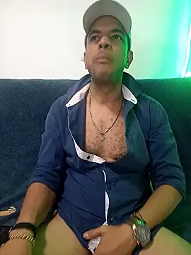 Snapshot of latinmartin73 chatting on 03/13/25, 01:21 latinmartin73 online show from 03/13/25, 01:21