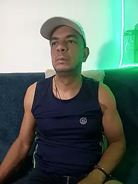 Snapshot of latinmartin73 chatting on 03/15/25, 02:35 latinmartin73 online show from 03/15/25, 02:35