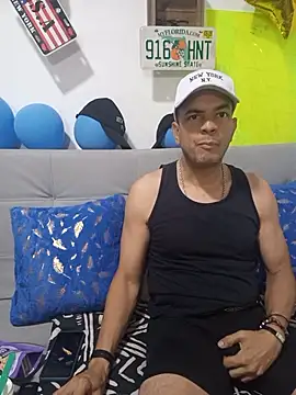 Snapshot of latinmartin73 chatting on 10/08/25, 10:51 latinmartin73 online show from 10/08/25, 10:51