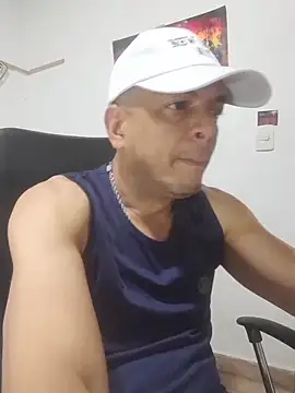 Snapshot of latinmartin73 chatting on 11/18/25, 08:02 latinmartin73 online show from 11/18/25, 08:02