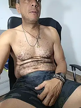 Snapshot of latinmartin73 chatting on 06/12/26, 01:15 latinmartin73 online show from 06/12/26, 01:15