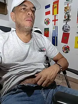Snapshot of latinmartin73 chatting on 06/29/26, 04:41 latinmartin73 online show from 06/29/26, 04:41