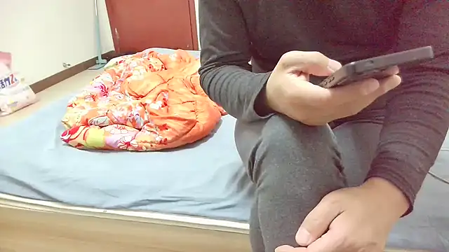 huzi518 online show from 12/17/25, 03:51