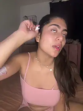 Snapshot of miakhalifaaa_ chatting on 12/14/24, 06:35 miakhalifaaa online show from 12/14/24, 06:35