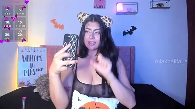 Snapshot of miakhalifaaa_ chatting on 10/16/25, 10:00 miakhalifaaa online show from 10/16/25, 10:00