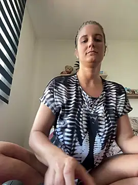 jennifer11772 online show from 07/16/26, 12:00