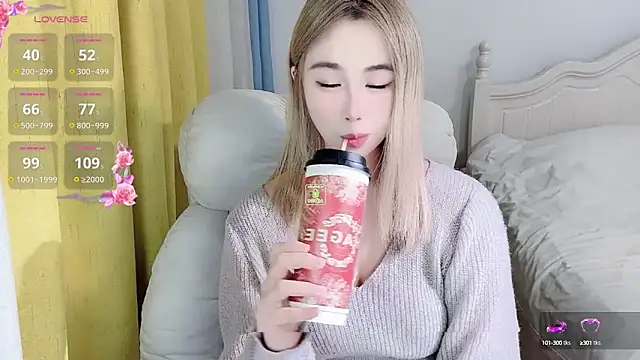 Caitlyn   online show from 10/08/25, 11:30