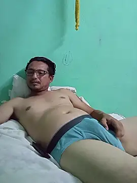 Andresguz35 online show from 12/20/25, 06:20