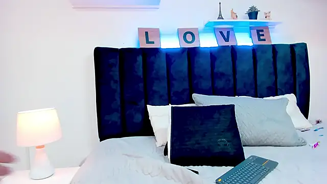 Mia brunette26 online show from 12/17/24, 08:34