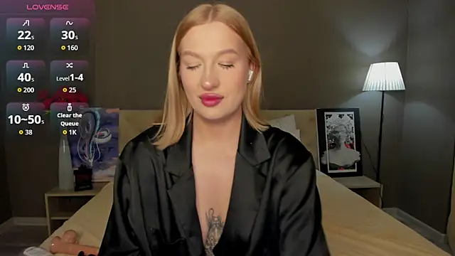 Emma  Leee online show from 10/05/25, 01:04