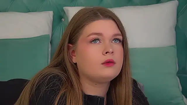 CrystalLyons online show from 11/28/25, 06:05