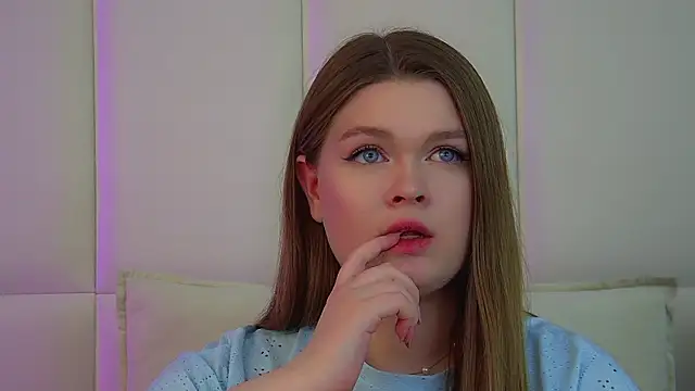 CrystalLyons online show from 03/25/26, 06:19