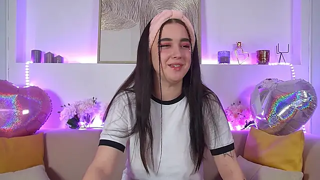 ChristinaMilton online show from 02/13/25, 09:38