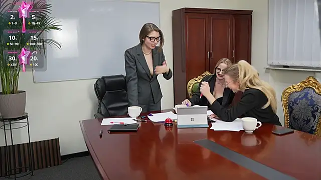 Snapshot of Michelle_054 chatting on 01/28/25, 05:03 Michelle 054 online show from 01/28/25, 05:03