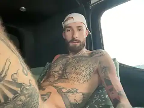 Tuhands online show from 10/14/25, 01:12