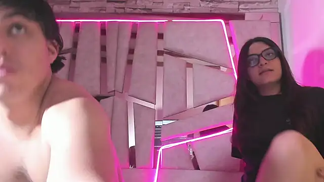 mia and austin online show from 12/18/25, 01:22