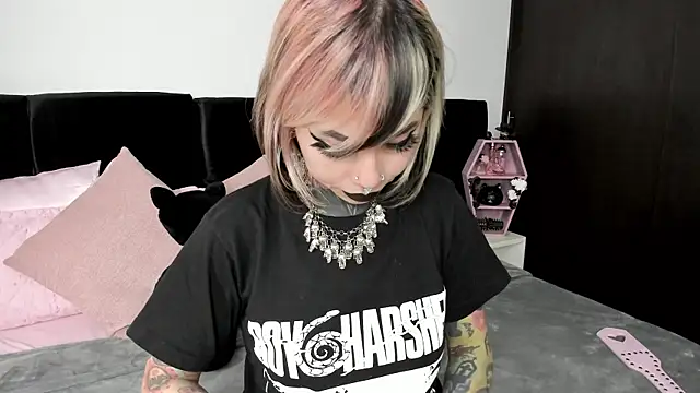 NikkiRamone online show from 01/11/25, 06:23