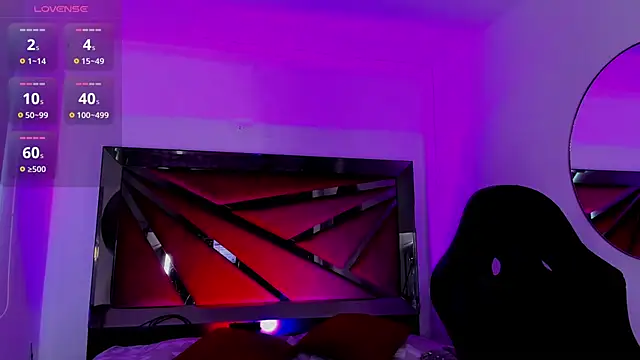 Snapshot of ZaraLim chatting on 12/19/24, 12:45 ZaraLim online show from 12/19/24, 12:45