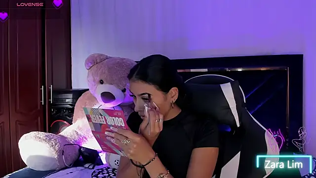 Snapshot of ZaraLim chatting on 09/14/25, 09:47 ZaraLim online show from 09/14/25, 09:47