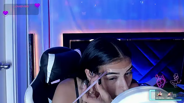 Snapshot of ZaraLim chatting on 11/30/25, 09:41 ZaraLim online show from 11/30/25, 09:41