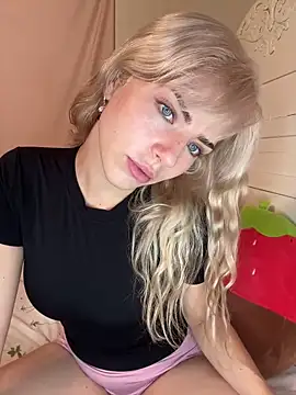 Snapshot of SirenitySirenxx chatting on 01/10/25, 01:42 SirenitySirenxx online show from 01/10/25, 01:42