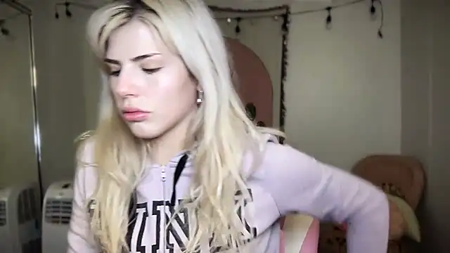 Snapshot of SirenitySirenxx chatting on 03/07/25, 09:48 SirenitySirenxx online show from 03/07/25, 09:48