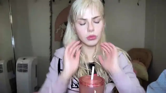 Snapshot of SirenitySirenxx chatting on 03/13/25, 11:59 SirenitySirenxx online show from 03/13/25, 11:59