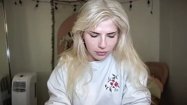 Snapshot of SirenitySirenxx chatting on 03/14/25, 11:22 SirenitySirenxx online show from 03/14/25, 11:22