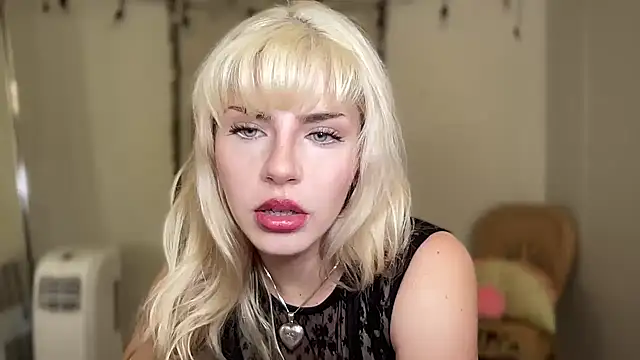 Snapshot of SirenitySirenxx chatting on 03/19/25, 09:37 SirenitySirenxx online show from 03/19/25, 09:37