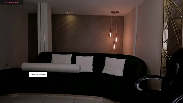 Snapshot of RebeccaHudson chatting on 04/27/26, 07:34 RebeccaHudson online show from 04/27/26, 07:34