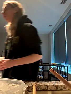 Snapshot of M1ssyk1ssy chatting on 11/12/25, 10:30 M1ssyk1ssy online show from 11/12/25, 10:30