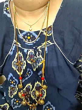 gaurika18 online show from 09/12/25, 12:44