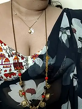 gaurika18 online show from 10/03/25, 10:23