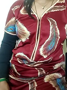 gaurika18 online show from 10/14/25, 06:42