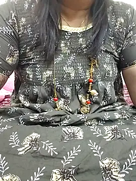 gaurika18 online show from 10/27/25, 10:47